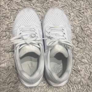 Nike Winflo 11 6.5 White Athletic Sneakers